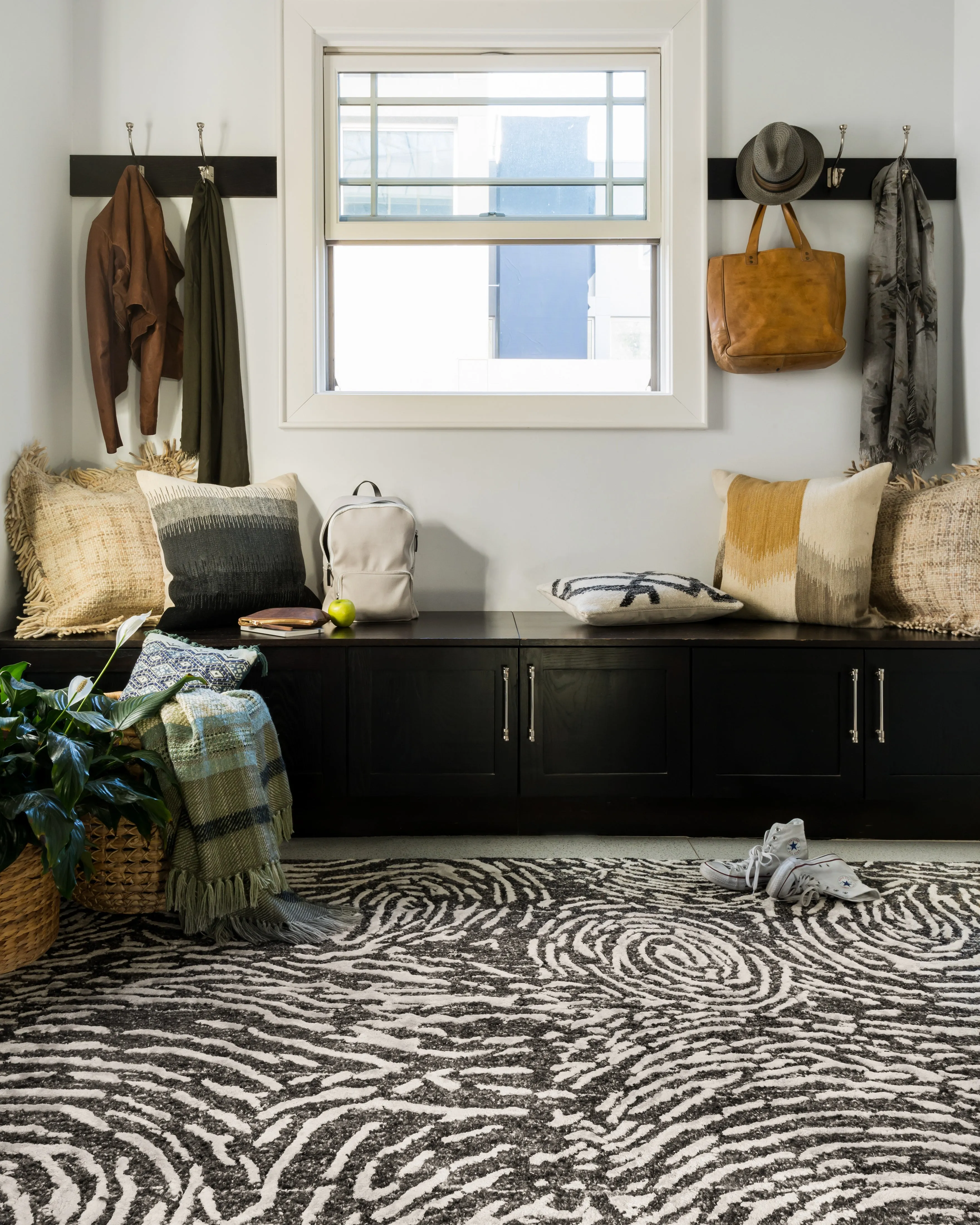 Juneau Rug in Charcoal & Silver